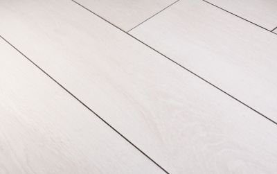 Commercial Laminate Flooring Vs. Traditional Hardwood